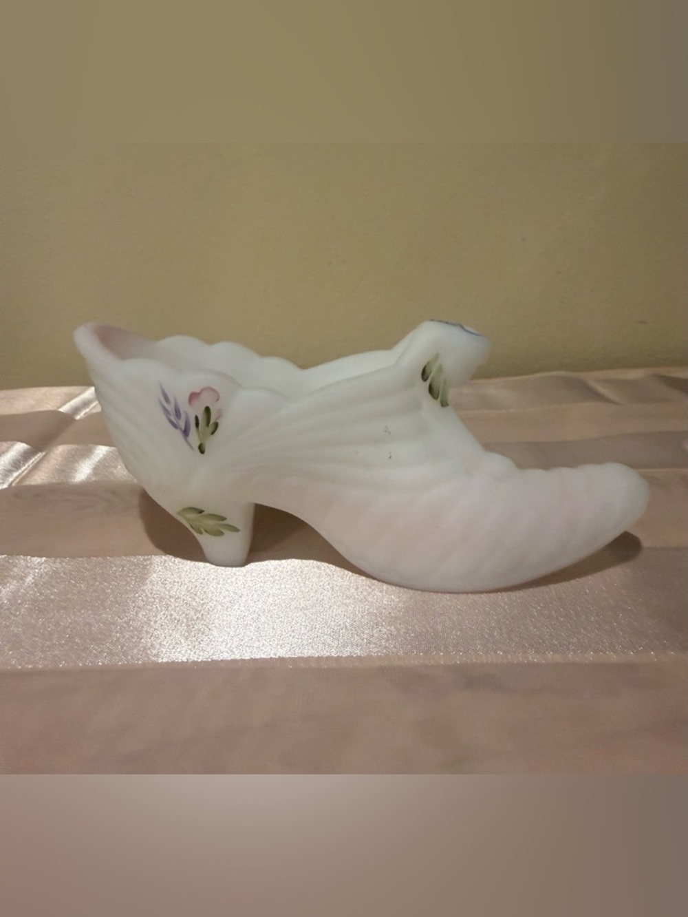 Fenton Slipper in White Satin glass Signed Scott Fenton & Kim Brightbill #589